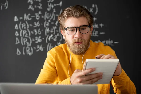 Young Bearded Pensive Teacher Eyeglasses Listening One Students While Looking — Stock Photo, Image