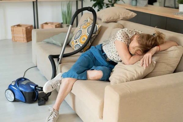 Mature Exhausted Blond Female Lying Soft Pillows Couch While Having — Stock Photo, Image