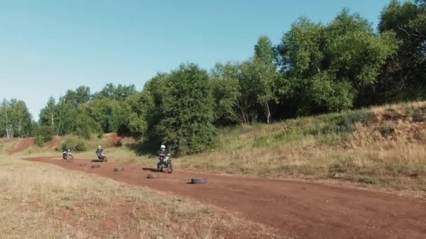 Aerial Shot People Gear Helmets Riding Motorcycles Together Dirt Road — Stock Video