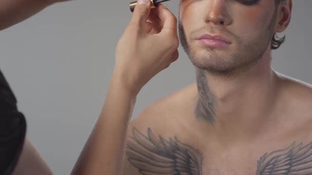 Tilt Close Male Mua Applying Mascara Handsome Shirtless Man Full — Stock Video