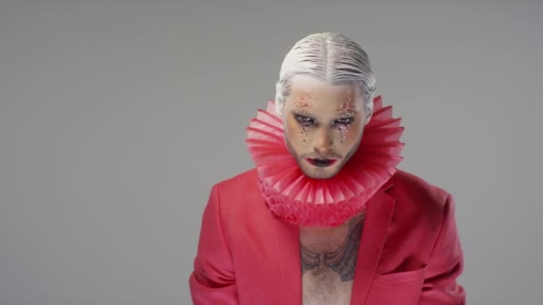 Portrait Man Dramatic Make Glitter Slicked Back White Hair Wearing — Stock Video