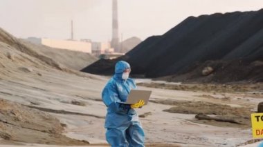 Koruyucu giysiler ve solunum maskeleri üzerine çalışan ekoloji uzmanları dünyadaki en kirli şehirlerin çoğunda ekolojik durum hakkında bilgi topluyor.