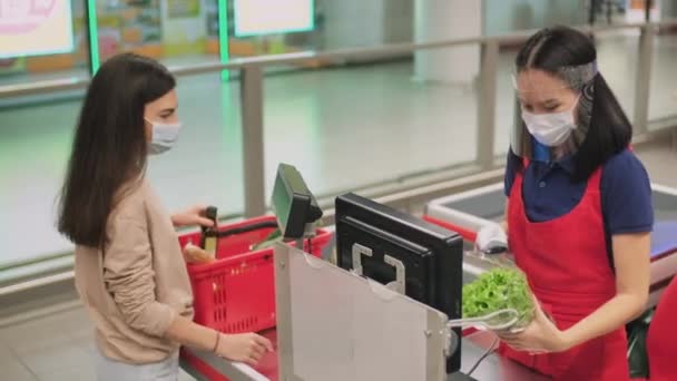 Medium Shot Woman Disposable Mask Cashing Out Supermarket While Female — Stockvideo