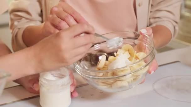 Midsection Shot Unrecognizable Females Adding Yoghurt Jam Bowl Cut Bananas — Stock Video