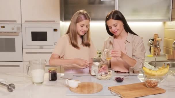 Medium Footage Young Attractive Woman Spending Time Daughter Cooking Together — Vídeo de Stock