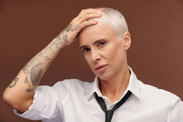 Manlike Middle Aged Businesswoman Tattoos All Her Arm Keeping Hand — Stock Photo, Image