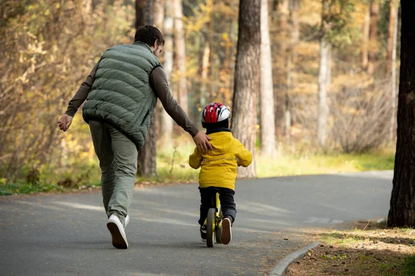 Rear View Young Father Running His Little Son Safety Helmet — Fotografia de Stock