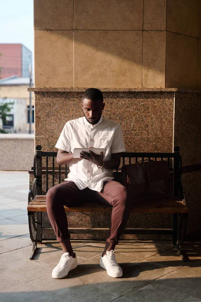 Young Contemporary Businessman Smart Casualwear Sitting Bench Wall Modern Building — Fotografia de Stock