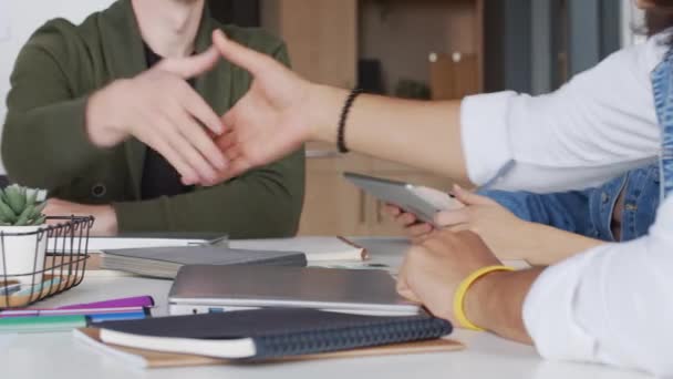 Mid Section Slowmo Shot Young Businessmen Sitting Table Meeting Room — Vídeo de Stock