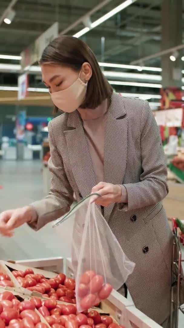 Images Moyennes Verticales Jeune Femme Asiatique Portant Masque Protection Covid — Video