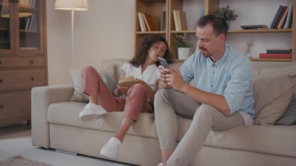 Medium Shot Unhappy Couple Sitting Sofa Man Having Affair Somebody — Stock Video