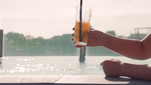 Arc Shot Pretty Woman Swimwear Drinking Cocktail Poolside — Stock Video