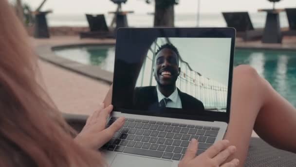 Closeup Laptop Screen Black Skinned Businessman Suit Talking Woman Vacation — Stock Video