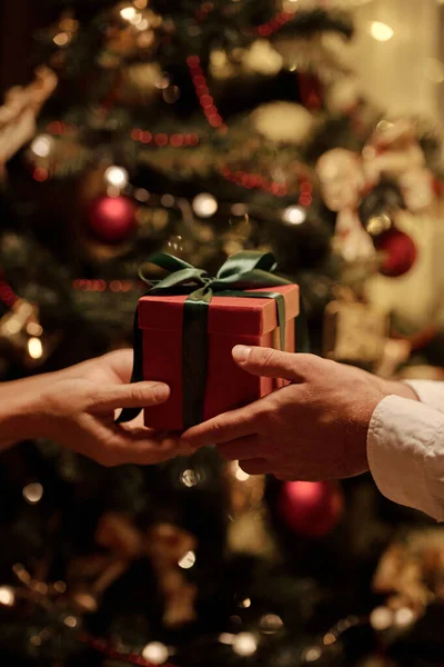 Hands Young Woman Giving Red Packed Giftbox Bound Dark Green — Stock Photo, Image