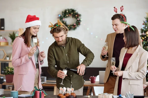 Happy Young Bearded Businessman Pouring Champagne Flutes Colleagues Celebration Christmas — Stock Photo, Image