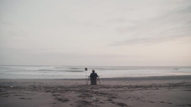 Wide Shot Businesslike Man Resting Ocean Coastline Sitting Desk Looking — Stock Video