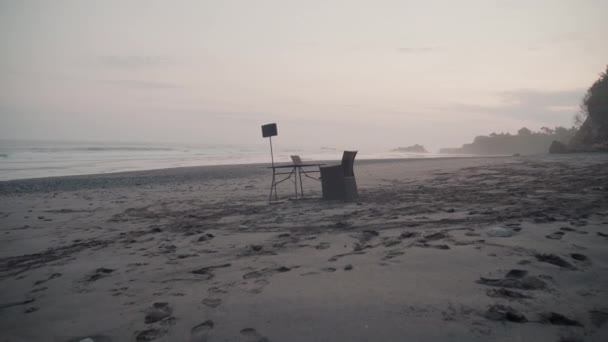 Overview 작업자 작업장의 램프가 해변의 해변에 — 비디오