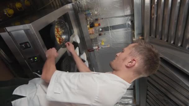 Vertical Medium Slowmo Joyful Caucasian Chef Frying Multicolored Vegetables Wok — Stock Video