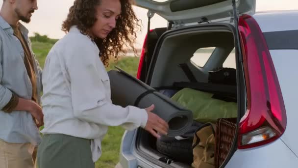 Active Young Man Woman Opening Car Trunk Taking Out Luggage — Stock Video