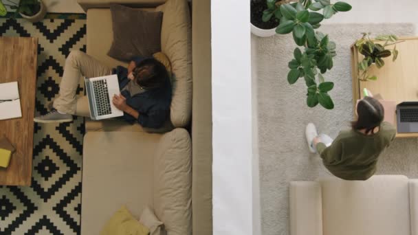 Nejlepší Záběr Muže Sedícího Gauči Pracujícího Laptopu Svém Bytě Mladá — Stock video