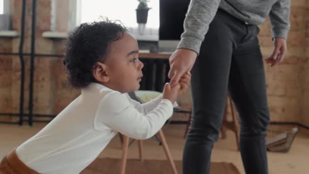 Handheld Slowmo Fussy Toddler Boy Curly Hair Pulling Mothers Hand — Video Stock