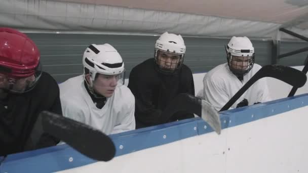 Panning Waist Shot Male Fully Equipped Hockey Players Sitting Bench — Stock Video