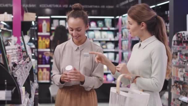 Slow Motion Medium Shot Female Shop Assistant Suggesting Beauty Products — Stock video