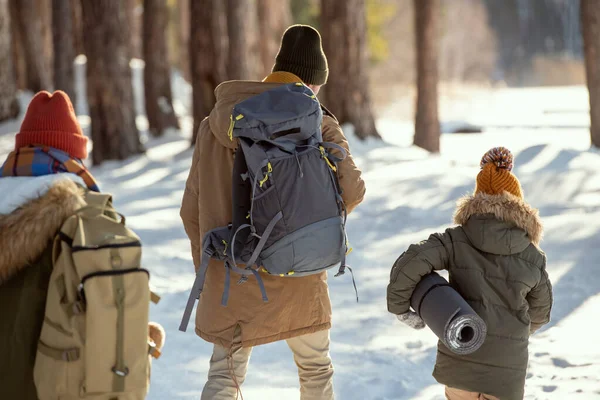 Vue Arrière Jeune Homme Avec Sac Dos Petite Fille Avec — Photo