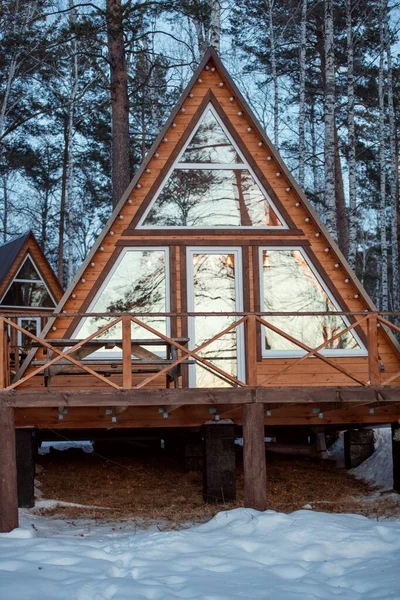 Stort Hus Landet Stående Snö Framför Kameran Bakgrund Annat Residens — Stockfoto