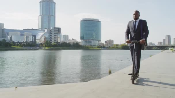 Slow Motion Full Shot African American Business Man Suit Riding — Stock Video