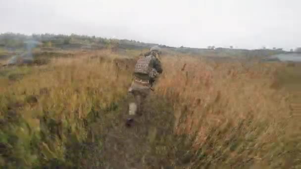 Bilderna Visar Grupp Soldater Från Specialstyrkorna Som Beger Sig Fältet — Stockvideo