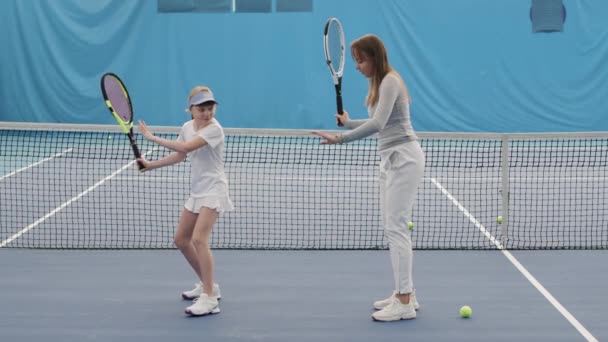 Slow Motion Full Shot Young Female Tennis Coach Teaching Little — Stock video