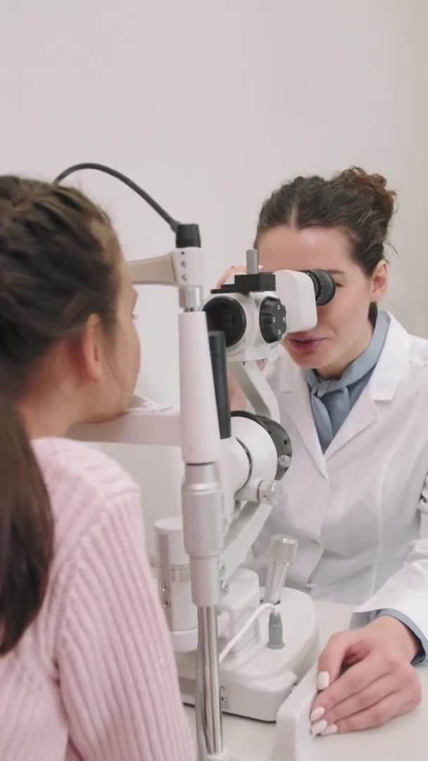 Vertical Medium Shot Kind Female Ophthalmologist Doing Eye Checkup Working — Stock video