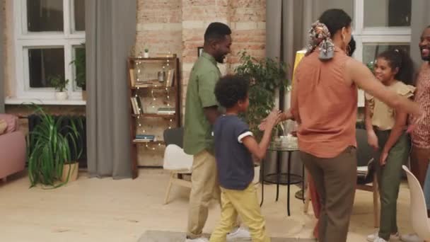 Medium Pan Shot Two Afro Families Kids Meeting Living Room — Stock Video