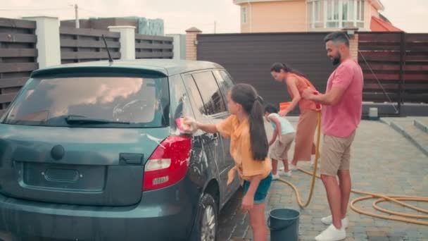 Sequence Shots Cute Elementary Age Siblings Helping Parents Wash Car — Stock Video