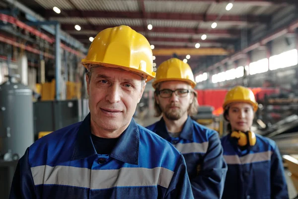 Trabalhador Masculino Maduro Grande Planta Industrial Fábrica Capataz Vestuário Trabalho — Fotografia de Stock