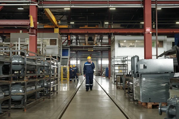 Trabalhador Masculino Maduro Planta Industrial Vestuário Trabalho Capacete Proteção Usando — Fotografia de Stock