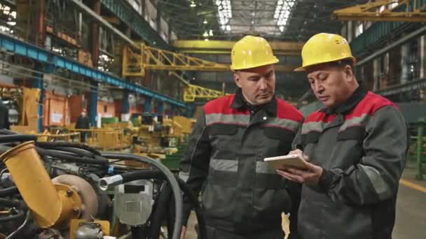 Medium Shot Two Male Plant Workers Hard Hats Uniforms Having — Stock Video