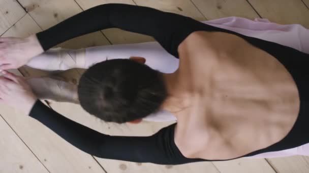 Top View Shot Młodej Eleganckiej Baleriny Czarnym Body Suit Otwartym — Wideo stockowe