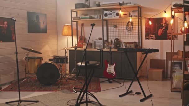 Pan Overview Small Cozy Garage Turned Vintage Music Studio Posters — Stock Video