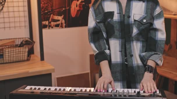 Tilt Slowmo Portrait Young Smiling Woman Checkered Shirt Playing Keyboard — Stock Video