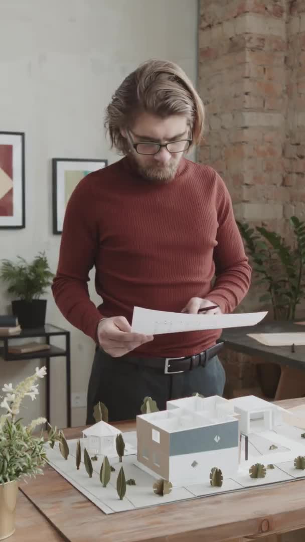 Vertical Medium Slowmo Portrait Concentrated Bearded Man Eyeglasses Working Architect — Stock Video