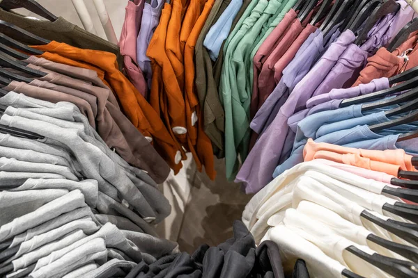 Variété Vêtements Colorés Sur Cintres Magasin — Photo