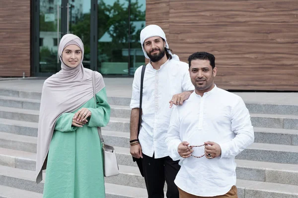 Grupo de colegas muçulmanos — Fotografia de Stock