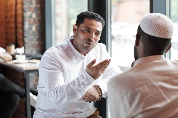 Arabian Man Sharing Expressions with Friend — Stock Photo, Image