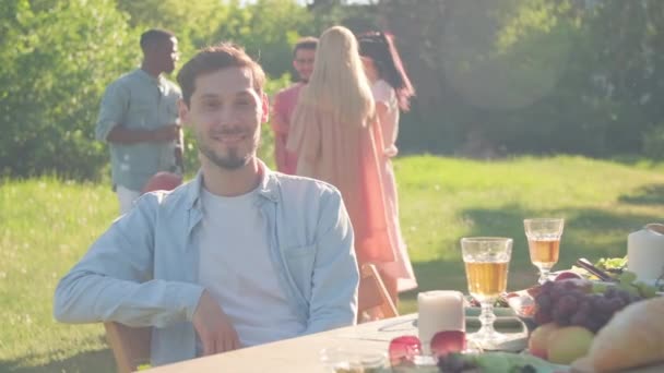 Horizontal Medio Retrato Imágenes Guapo Joven Adulto Caucásico Hombre Con — Vídeos de Stock