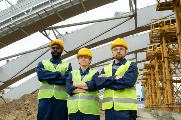 Gruppo di ingegneri al lavoro — Foto Stock