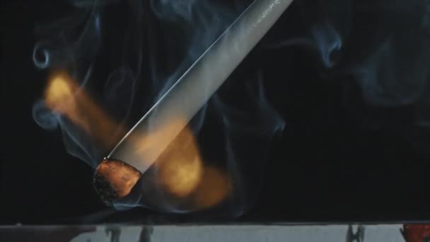 Extrémní Zblízka Krbu Zápas Pálení Kouření Černém Pozadí — Stock video