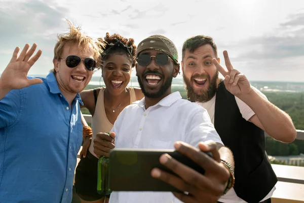 Cheerful intercultural friends making selfie outdoors — Stock Photo, Image