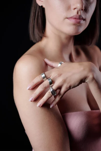 Demonstrating Silver Rings — Stock Photo, Image